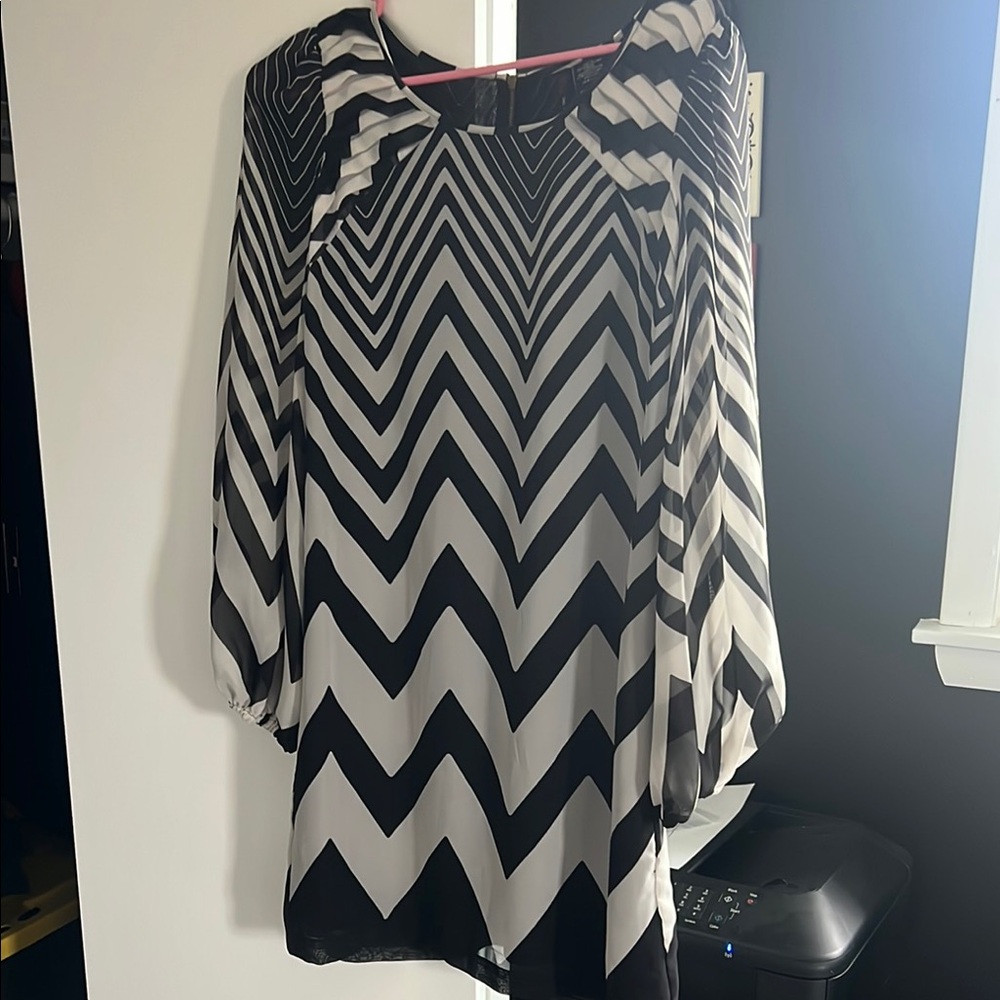 Black and White Chevron Women's Top